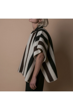PONCHO LONG BLACKFEET  - 1