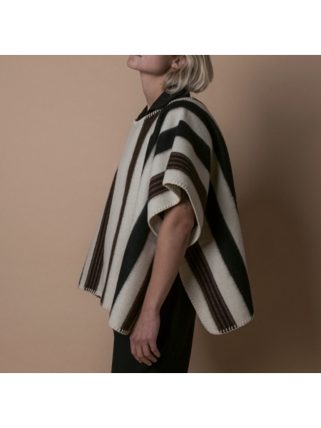 PONCHO LONG BLACKFEET  - 1